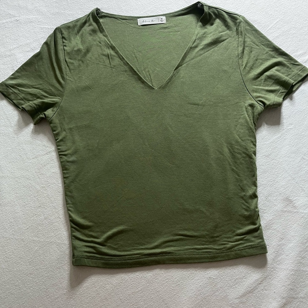 Active USA Olive V-Neck Crop‎ Top Medium